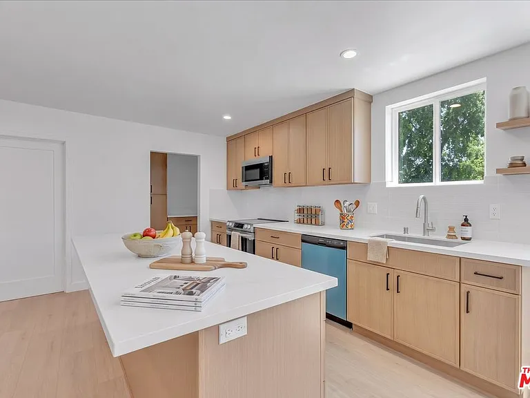 6913 Encino Ave #1/2 — Photo 43
