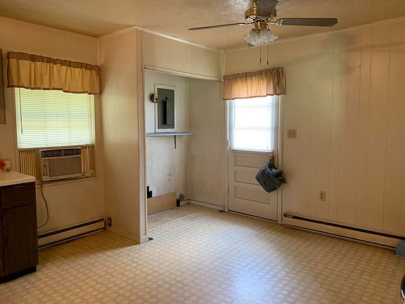 3rd image of 409 Collinwood Dr