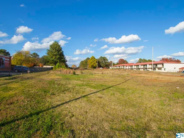 3780 University Dr NW, Huntsville, AL 35816