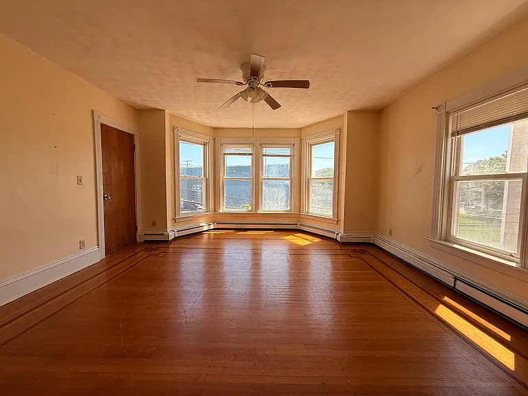 276 Lonsdale Ave #2 — Photo 12