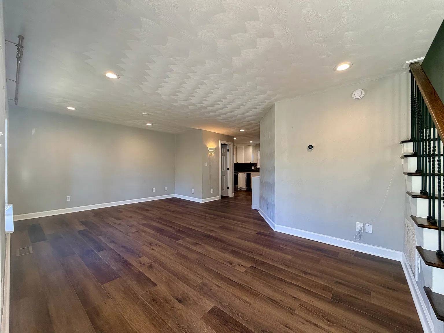 4 bed, 2.5 bath, 1710 sqft, $3,000 — Photo 4