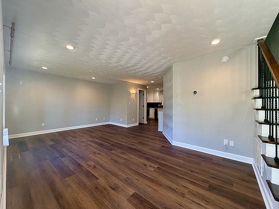 4th image of 532 Lenox Ave