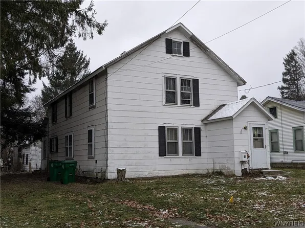 70 Smith St, Springville, NY 14141