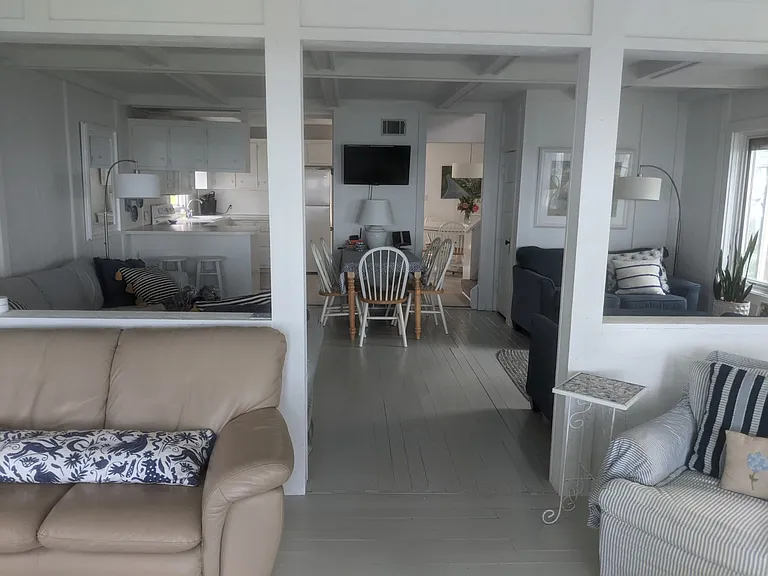 2421 Lakefront Dr — Photo 10