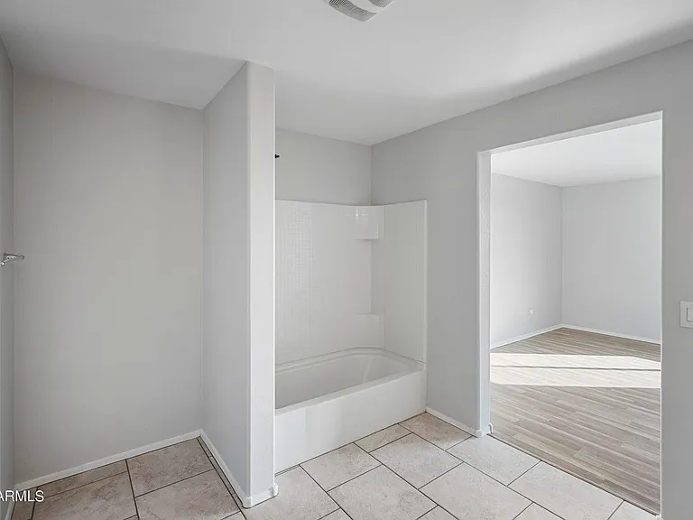 7135 W Rancho Dr — Photo 26