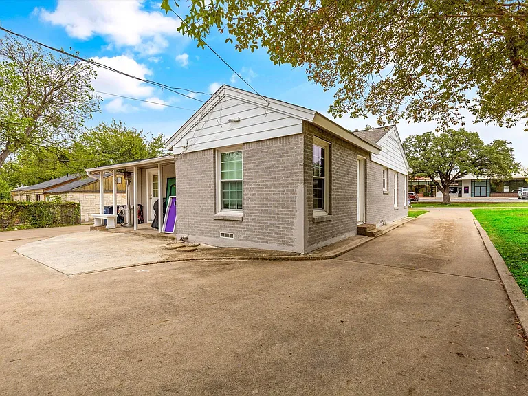 3508 W Biddison St — Photo 39