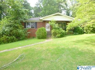 200 Paul Dr, Brownsboro, AL 35741