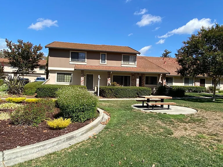 2633 Great Arbor Way — Photo 4