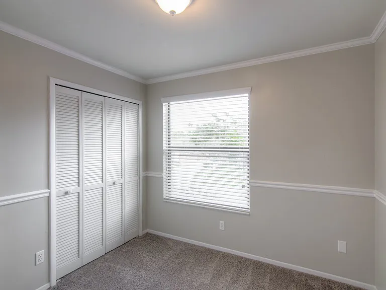 1036 Covington St — Photo 10