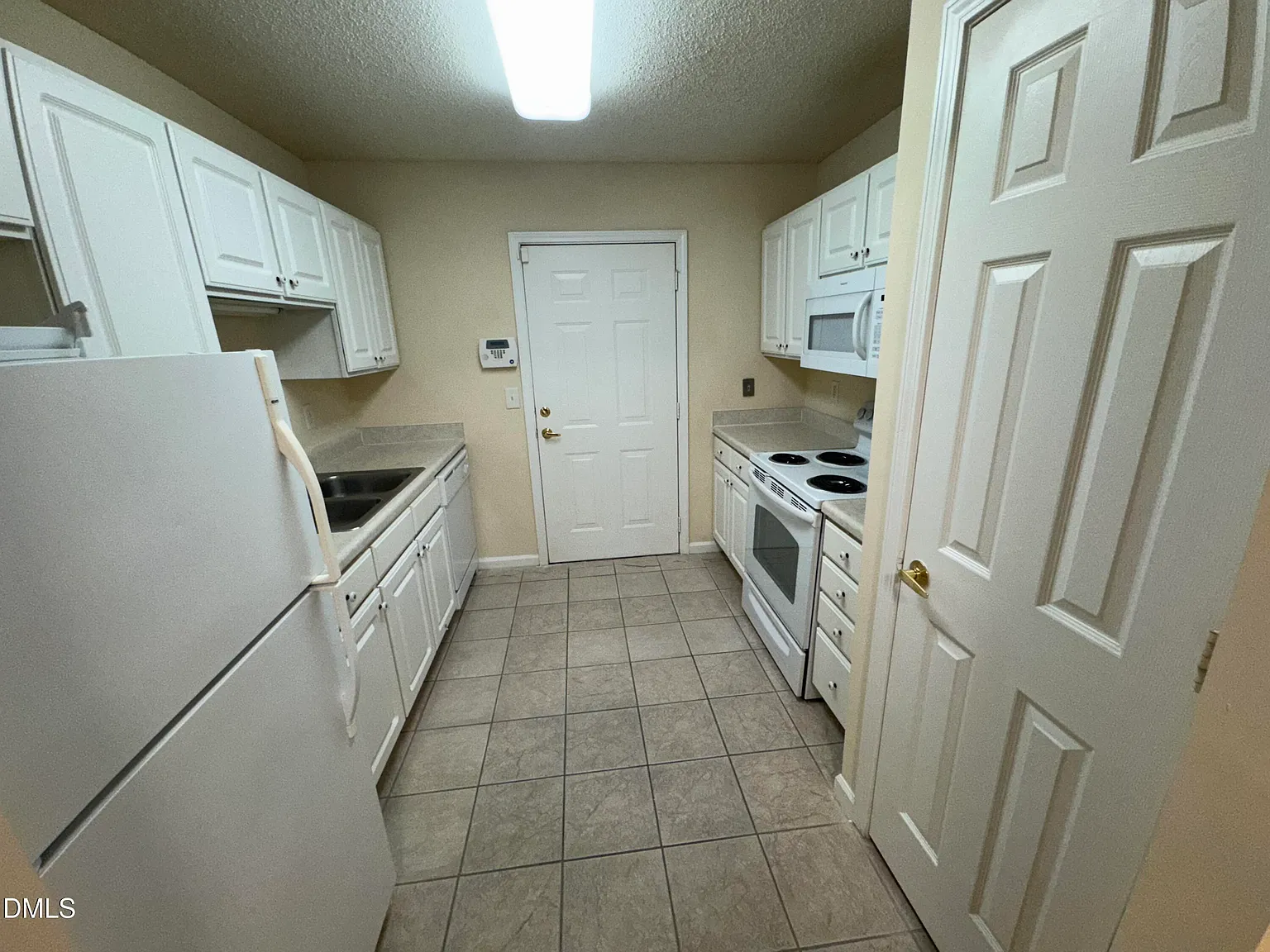 2 bed, 2.0 bath, 1286 sqft, $1,750 — Photo 3