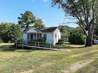 251 Mosquito Point Rd, White Stone, VA 22578