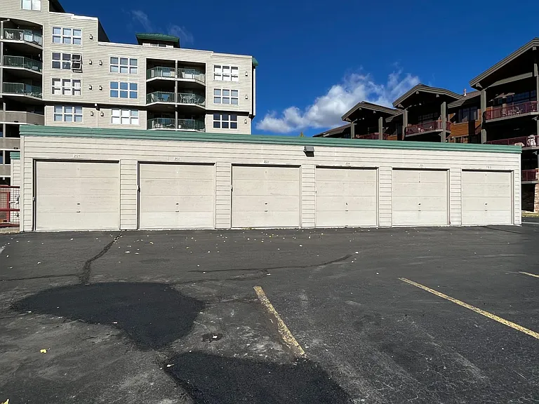 980 Lakepoint Dr #203 — Photo 16