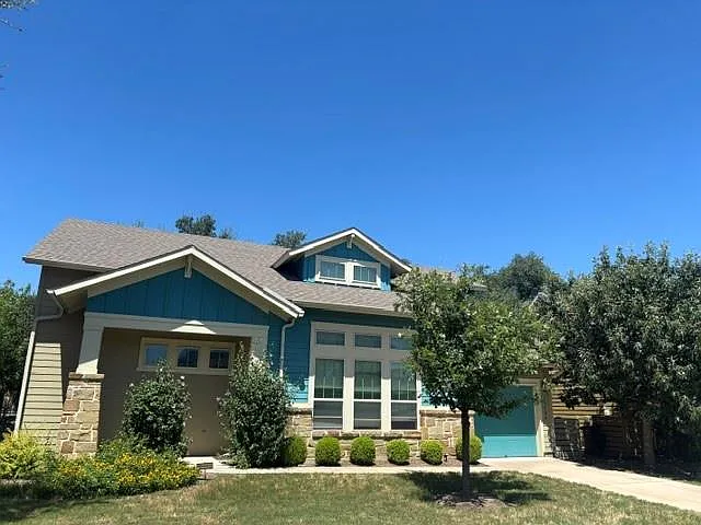 3 bed, 2.5 bath, 1616 sqft, $2,400 — Photo 2