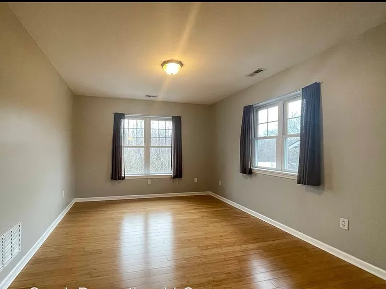 28 Jefferson Dr — Photo 4