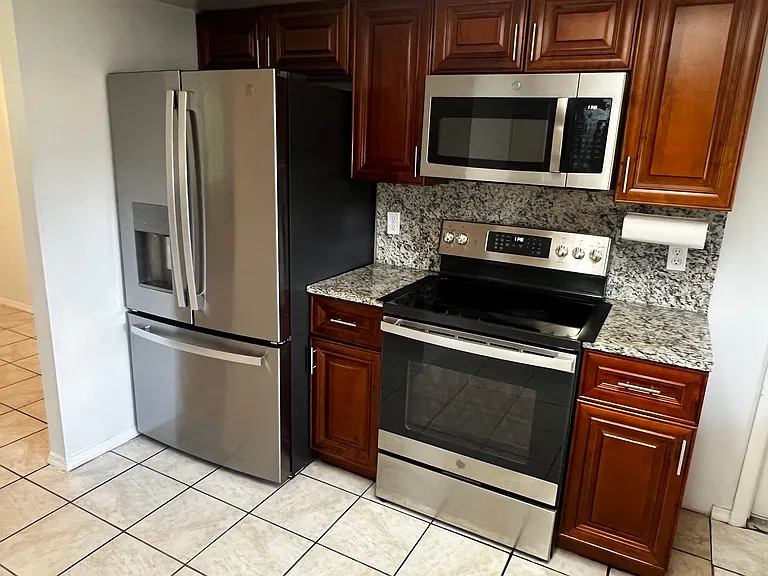 173 SE Fallon Dr — Photo 29