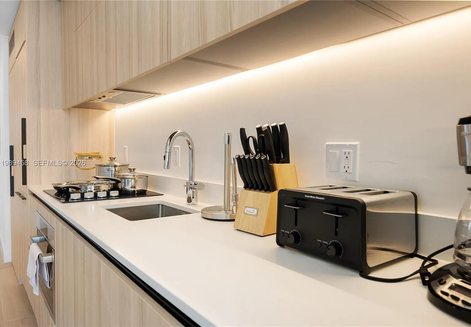 District 225 Condominium — Photo 2