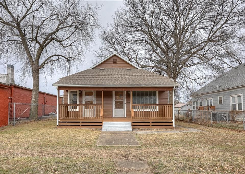 1st image of 703 N Grand St