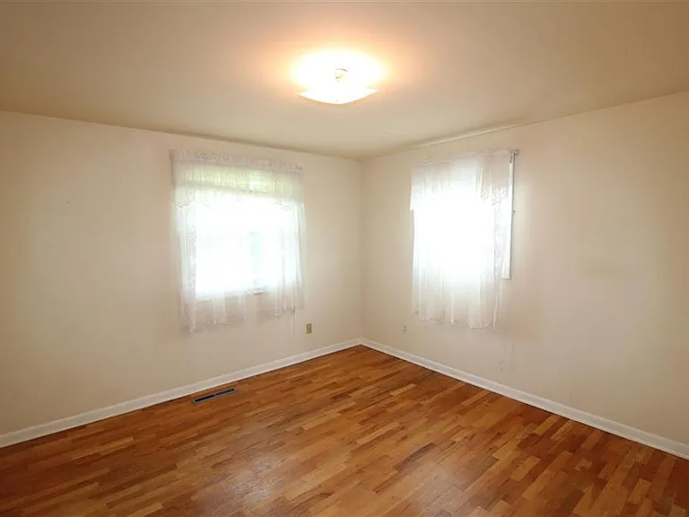 6496 Calkins Rd — Photo 11