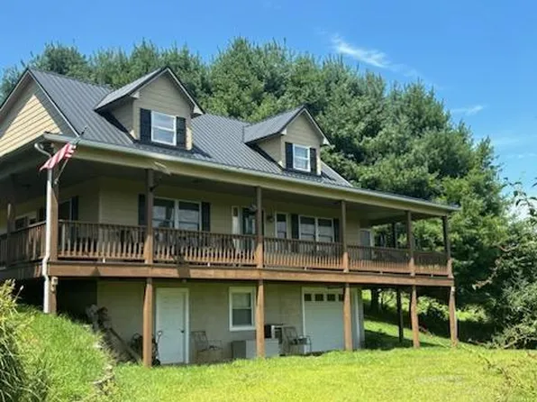 310 Whispering Rdg, Hillsville, VA 24343