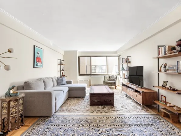 10 East End Avenue image 1 of 5