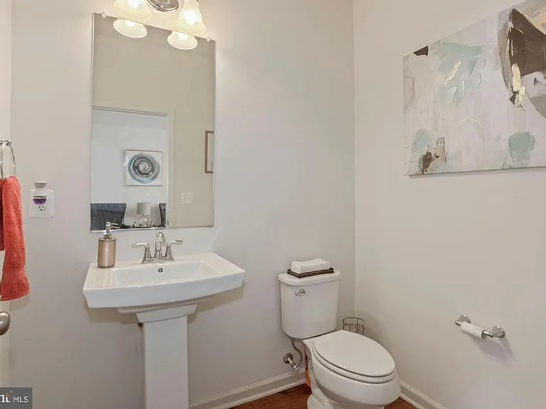944 Basswood Dr — Photo 12