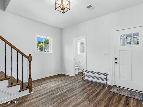 4th image of 406 Railway Dr