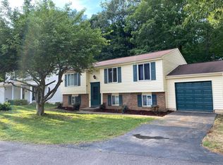 8272 Raindrop Way, Springfield, VA 22153