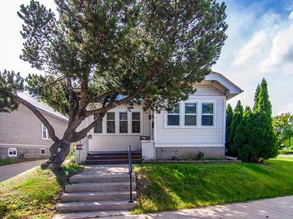 5925 W Lloyd STREET, Milwaukee, WI 53208