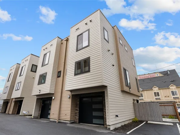 902 21st Street #B1, Anacortes, WA 98221