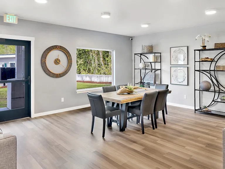 Kingsway Apartments — Photo 43