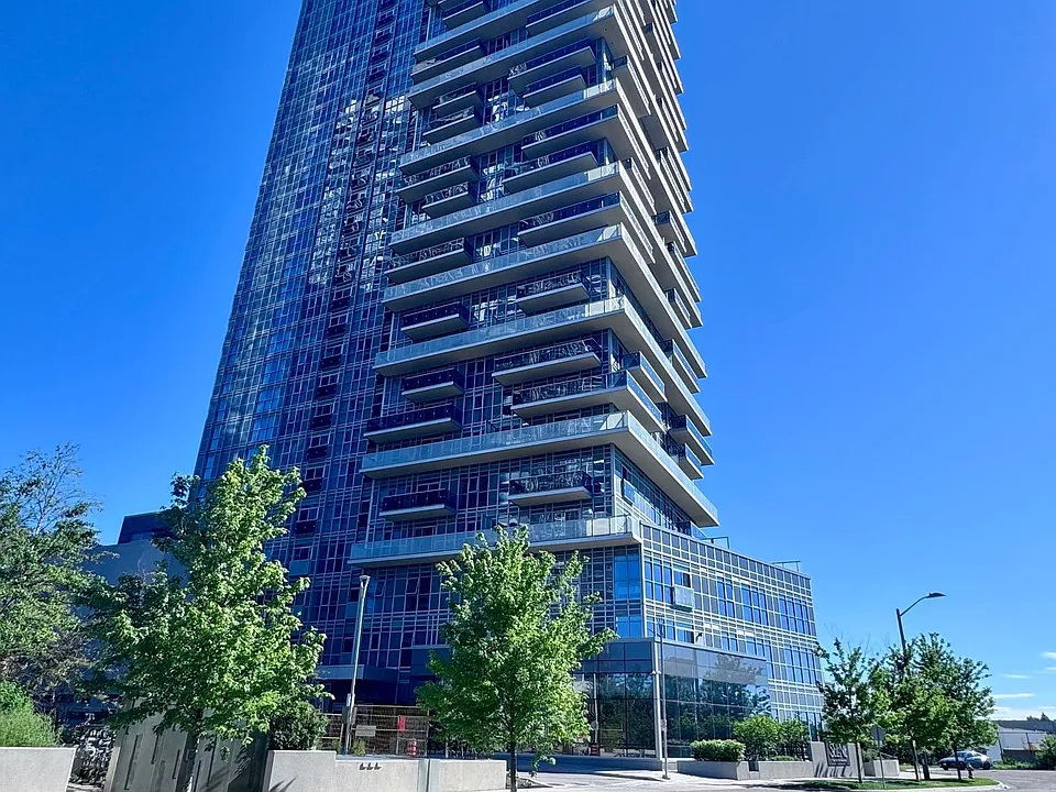 225 Village Green Sq #2809