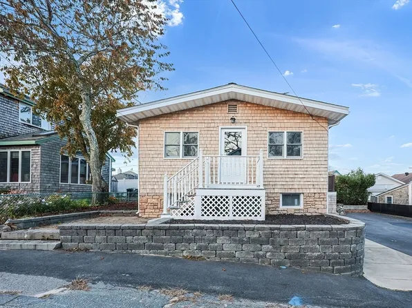 12 Evergreen St, Wareham, MA 02571