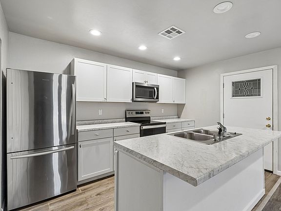 5th image of 403 Debra Ct