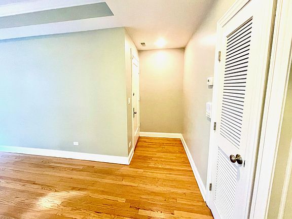 2nd image of 1428 W Lunt Ave #1S