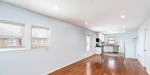 609 49th Pl NE Photo 1