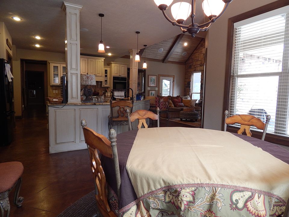 breakfast room