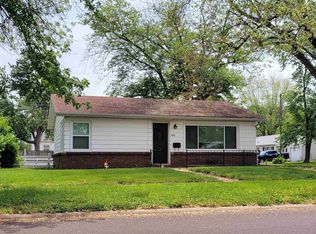 1400 N 11th St, Pekin, IL 61554