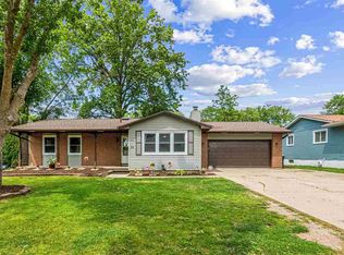 24 Gleason Dr, Iowa City, IA 52240