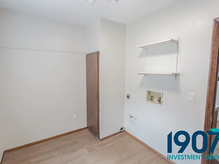 704 SW 2nd St — Photo 12