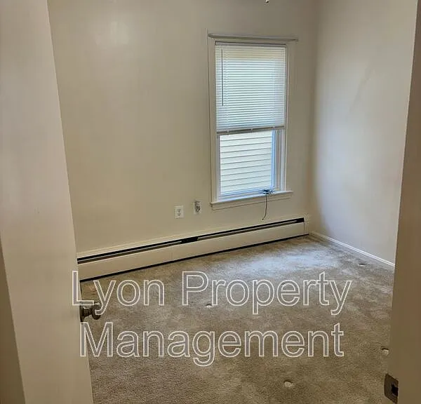 98 Anthony Ave #2R — Photo 5