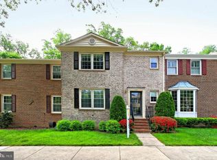 9425 Park Hunt Ct, Springfield, VA 22153