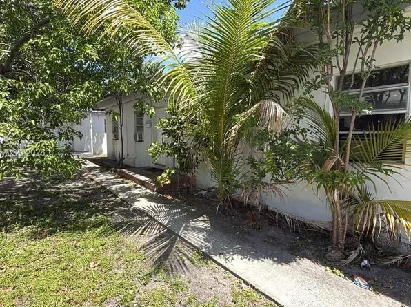 817 NW 10th St #2, Hallandale, FL 33009