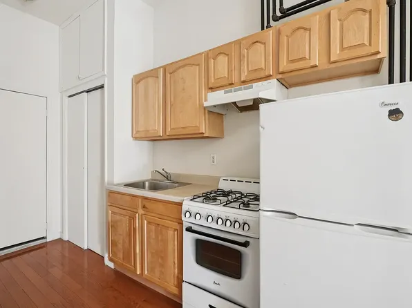 344 East 9th Street image 7 of 11