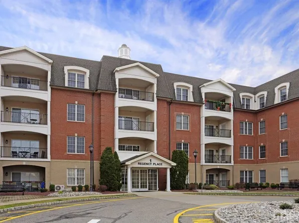 310 Regency Pl, Woodbridge, NJ 07095