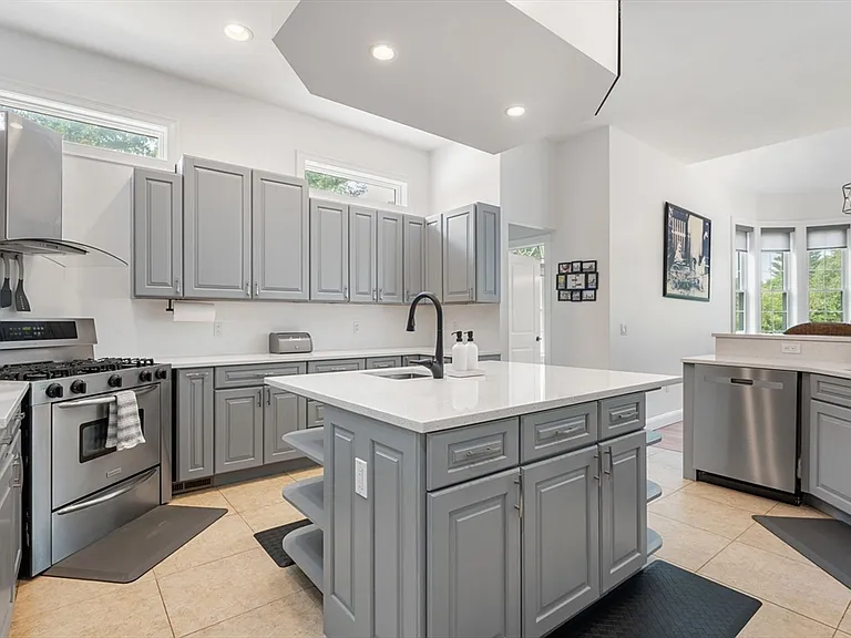 31 Cedar St — Photo 11