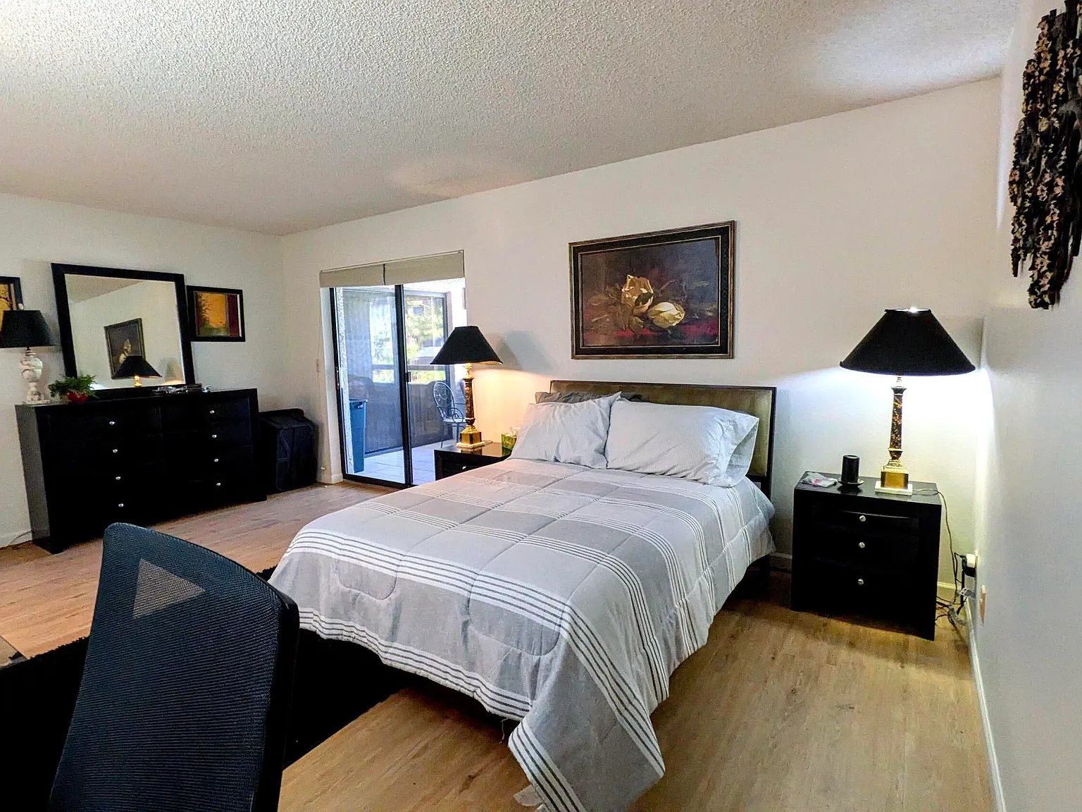 2 bed, 2.0 bath, 1415 sqft, $3,000 — Photo 2