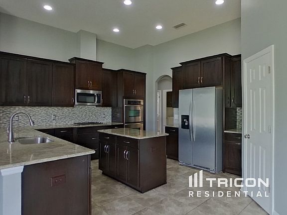 5th image of 12411 Belcroft Dr