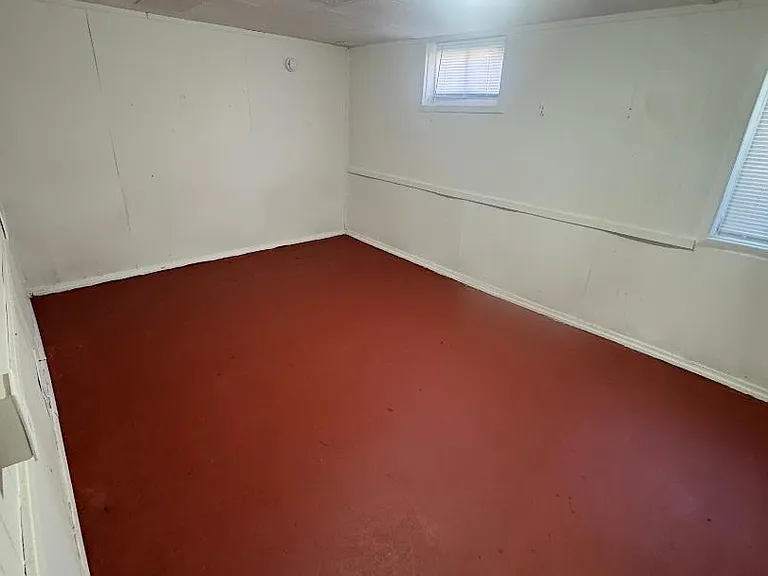 1807 E Walnut St — Photo 10