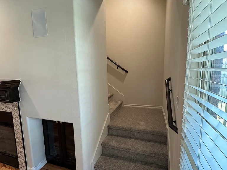 912 W Fargo St — Photo 33
