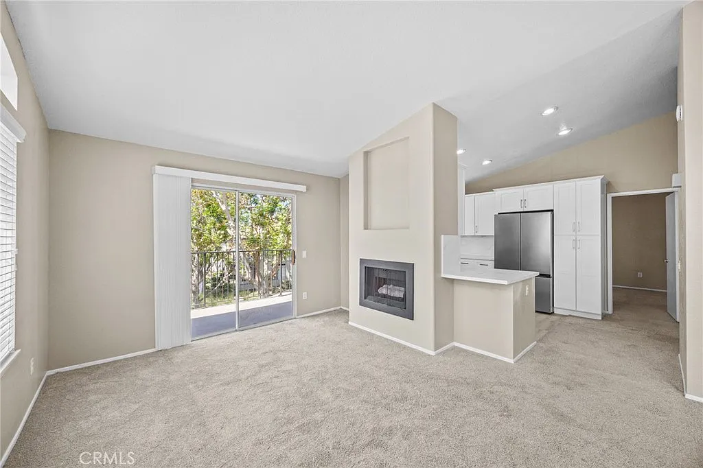 2 bed, 1102 sqft, $3,200 — Photo 4